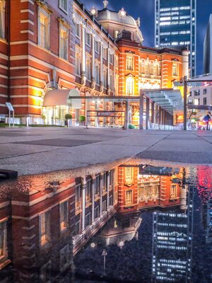 東京駅丸の内駅舎の夜景リフレクション | 絶景事典